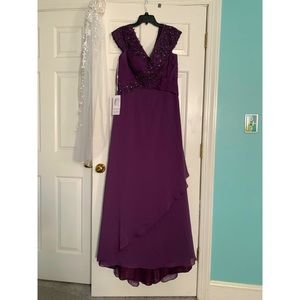 Formal gown. Wedding. Mother of the Bride or Groom. Military Ball or Prom